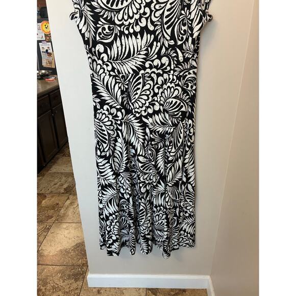 Loft NEW Black and White Palm Floral Midi Dress Cap Sleeves Scoop Neck XL - Picture 9 of 10